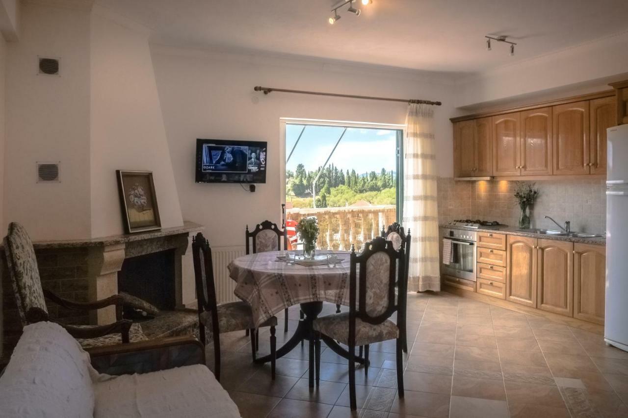 Modern Flat With Beautiful Views In South Of Corfu Apartment Lefkimmi  Exterior photo